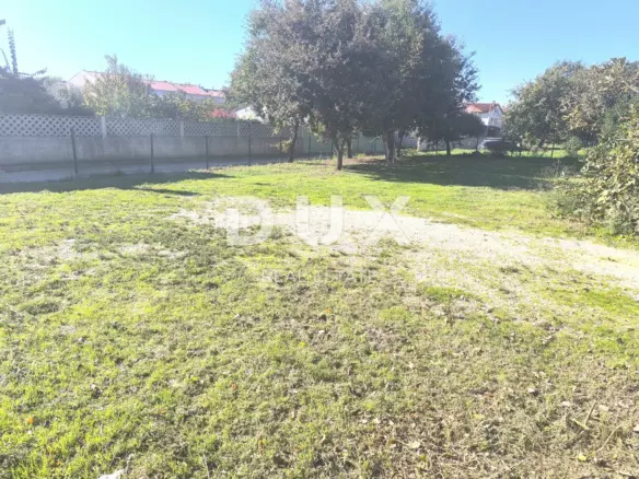 Land In Medulin, Croatia (593 M²)
