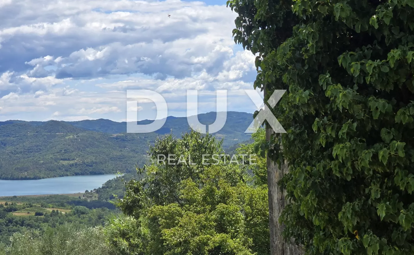 Land In Motovun, Croatia (170.416 M²)