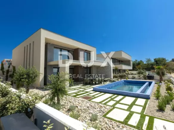 4-bedroom Villa In Zaton, Croatia (313 M²)