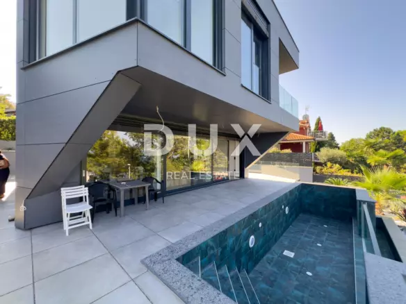 3-bedroom Villa In Njivice, Croatia (349 M²)