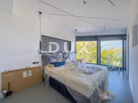 3-bedroom Villa In Njivice, Croatia (349 M²)