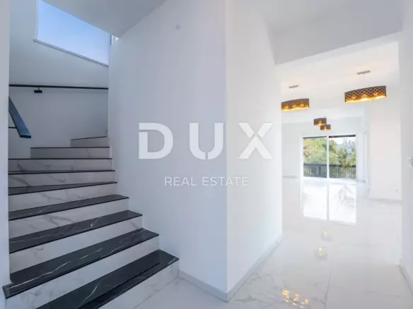 3-bedroom Villa In Kornić, Croatia (198 M²)