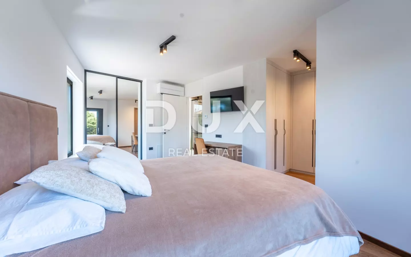 5-bedroom Villa In Medulin, Croatia (311 M²)
