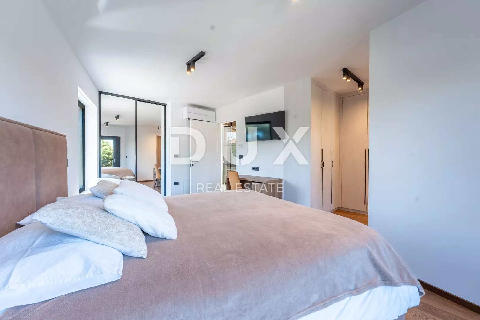 5-bedroom Villa In Medulin, Croatia (311 M²)