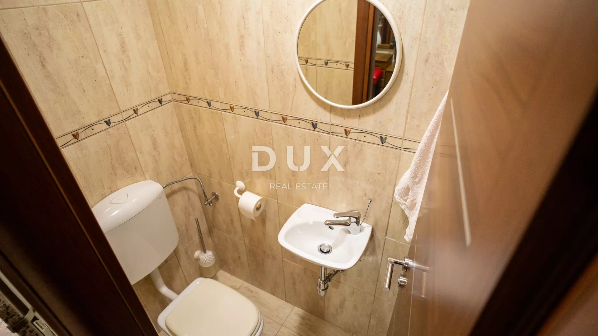 1759165472_toilet-5fd094 2-bedroom Apartment In Rovinj, Croatia (78 M²)