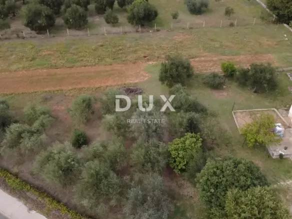 Land In Poličnik, Croatia (2.166 M²)