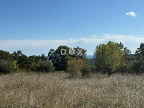 Land In Peruški, Croatia (599 M²)