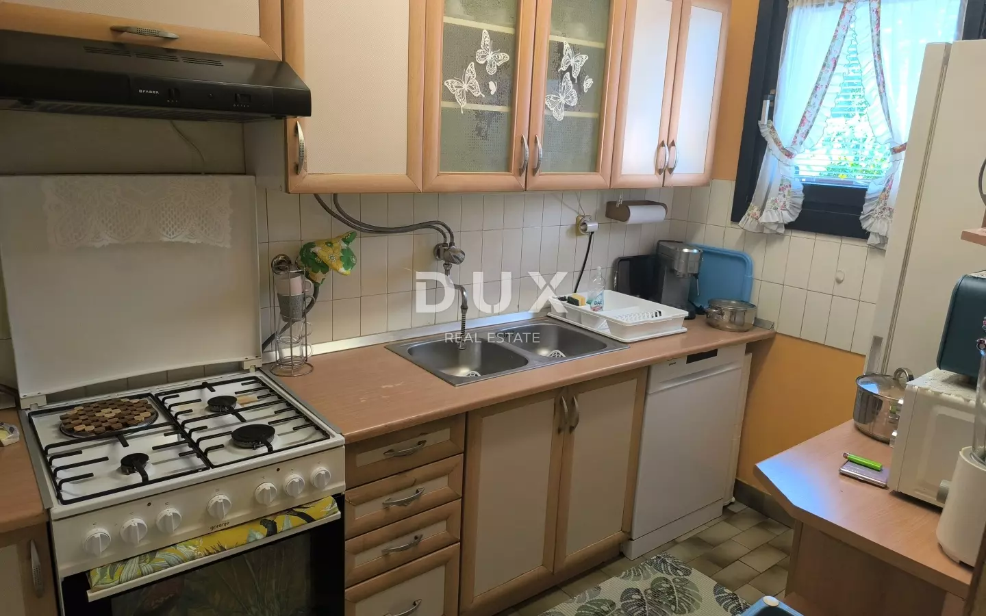 3-bedroom Apartment In Kaštanjer, Croatia (83 M²)