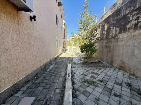 3-bedroom Apartment In Njivice, Croatia (66 M²)