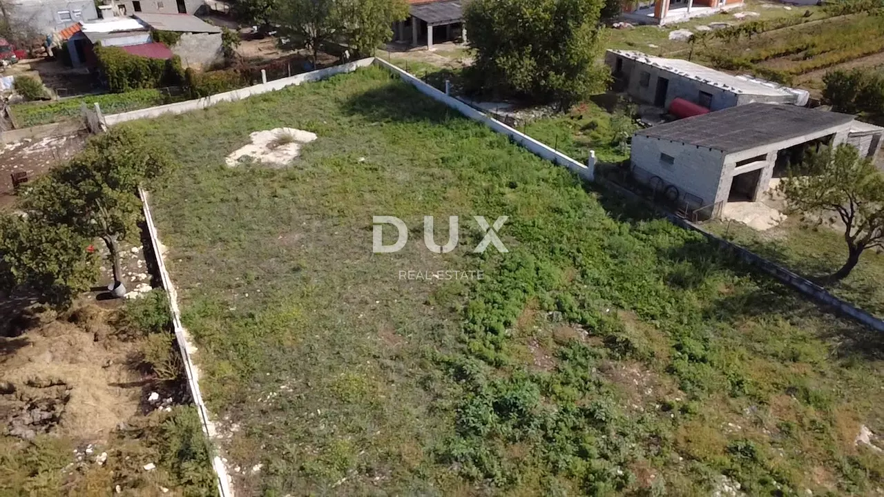 Land In Poličnik, Croatia (1.393 M²)
