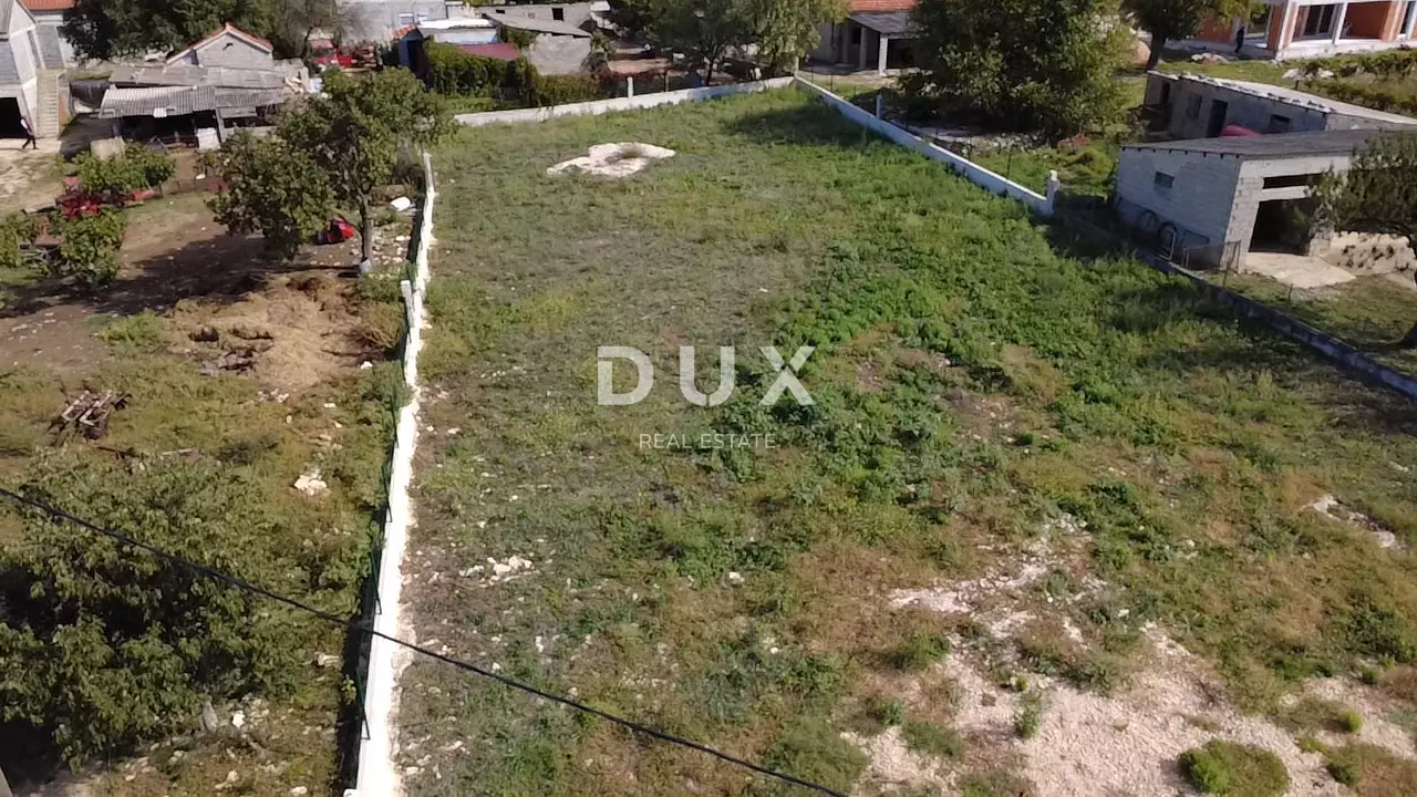 Land In Poličnik, Croatia (1.393 M²)