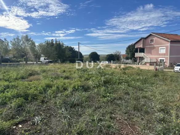Land In Poličnik, Croatia (1.393 M²)