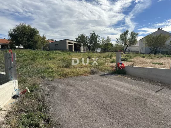 Land In Poličnik, Croatia (1.393 M²)