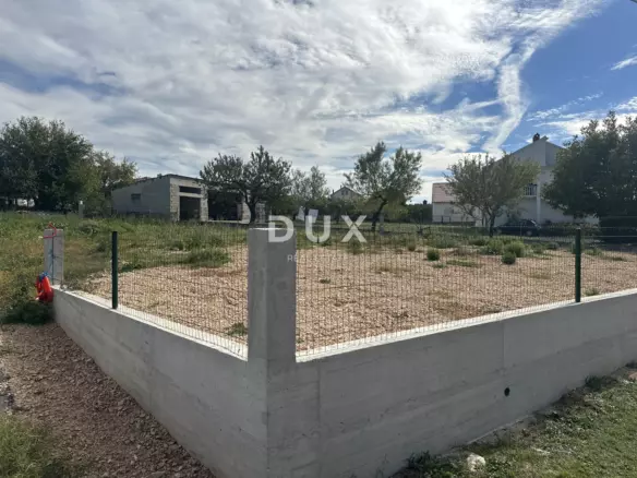 Land In Poličnik, Croatia (1.393 M²)