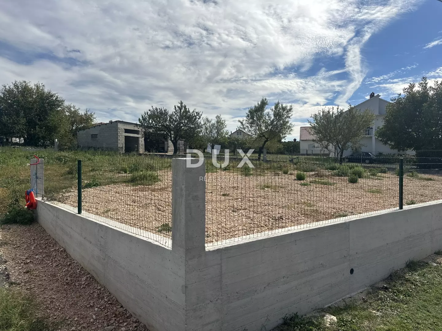 Land In Poličnik, Croatia (1.393 M²)