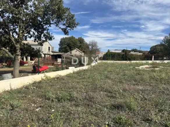 Land In Poličnik, Croatia (1.393 M²)