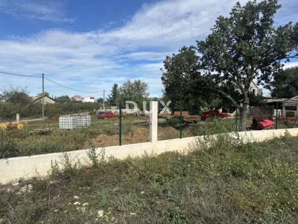 Land In Poličnik, Croatia (1.393 M²)
