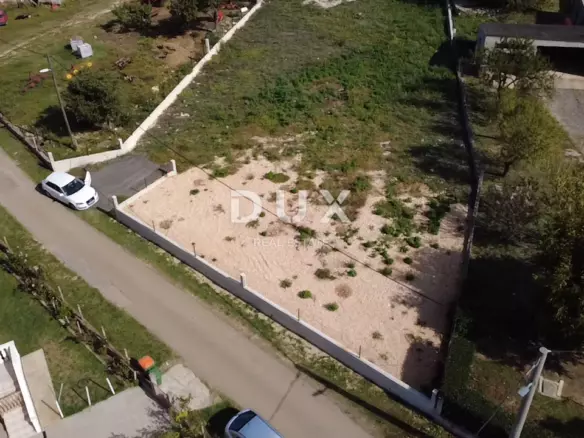 Land In Poličnik, Croatia (1.393 M²)