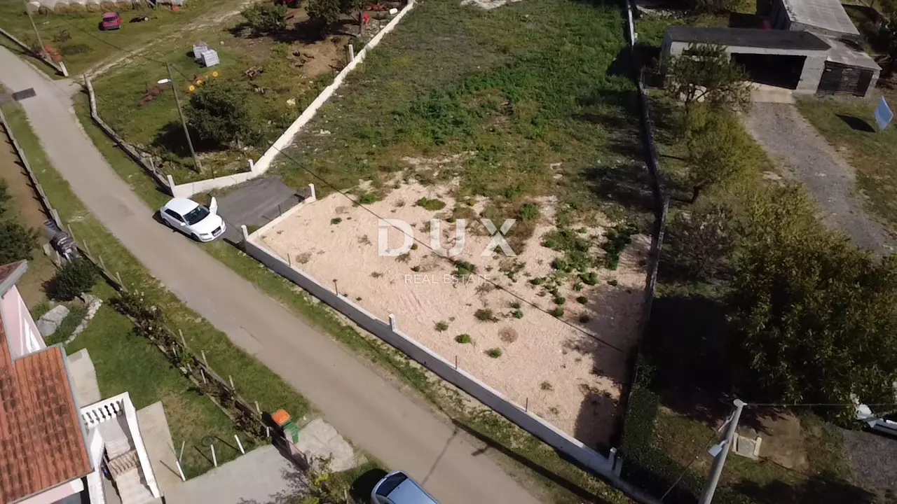 Land In Poličnik, Croatia (1.393 M²)