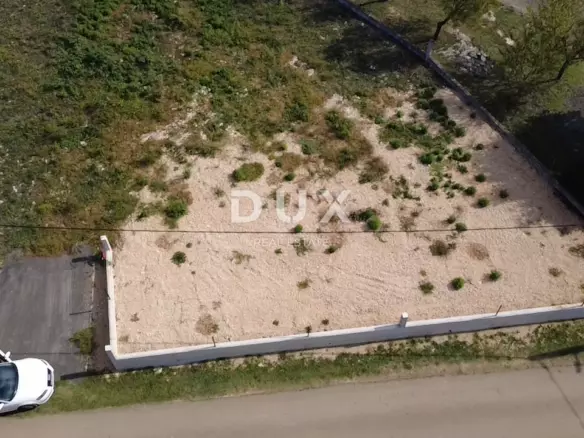 Land In Poličnik, Croatia (1.393 M²)
