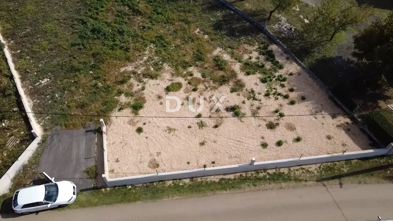 Land In Poličnik, Croatia (1.393 M²)