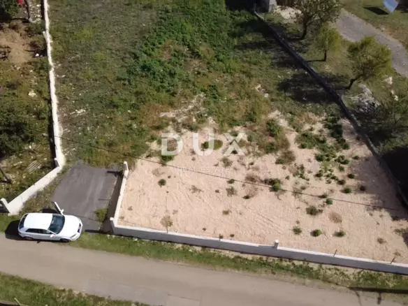 Land In Poličnik, Croatia (1.393 M²)