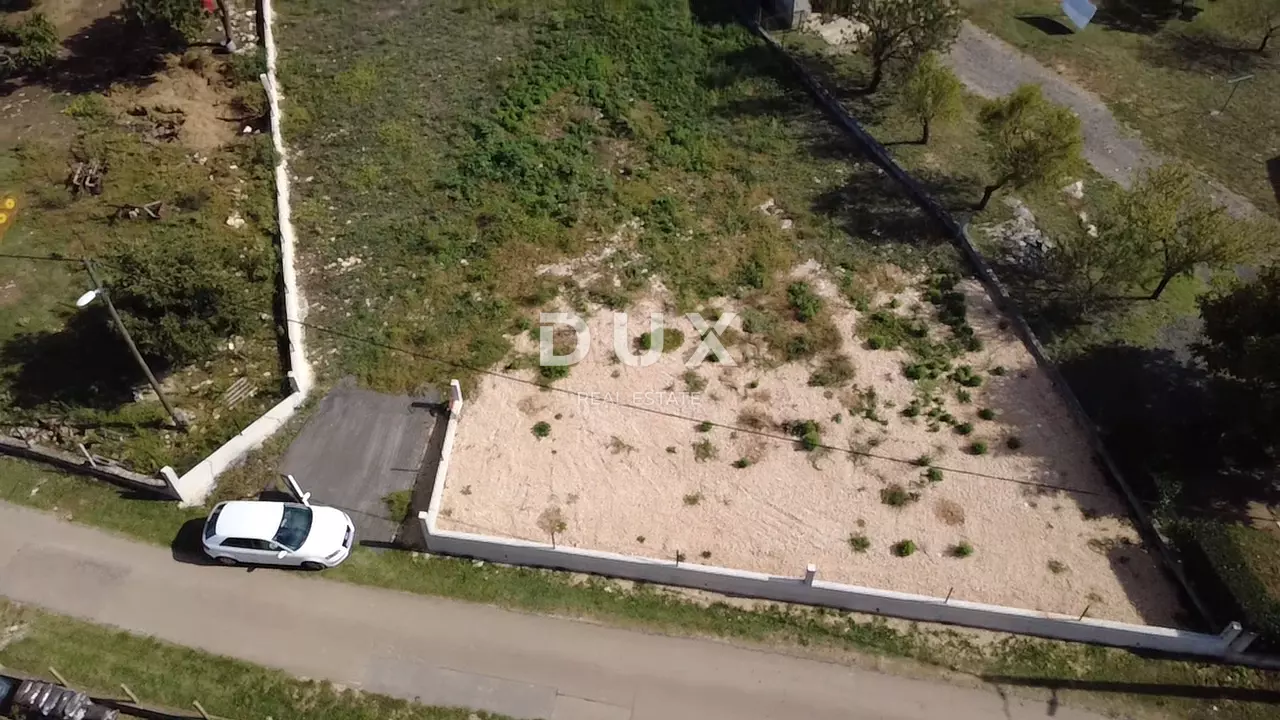 Land In Poličnik, Croatia (1.393 M²)