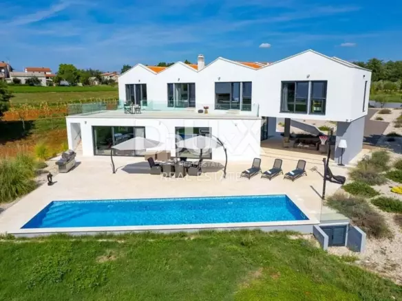6-bedroom Villa In Višnjan, Croatia (454 M²)