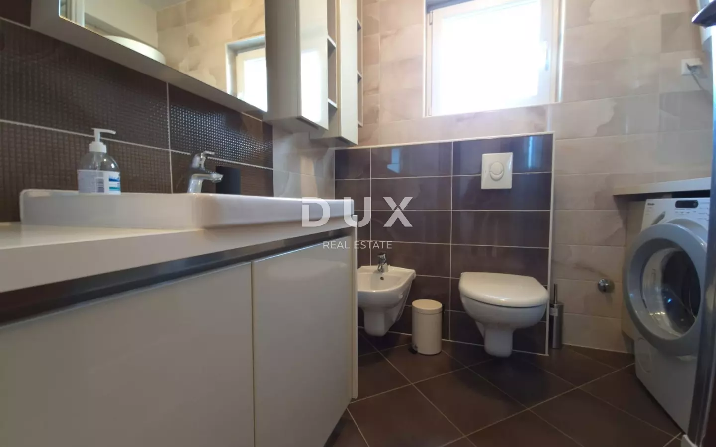 4-bedroom Apartment In Murter, Croatia (155 M²)
