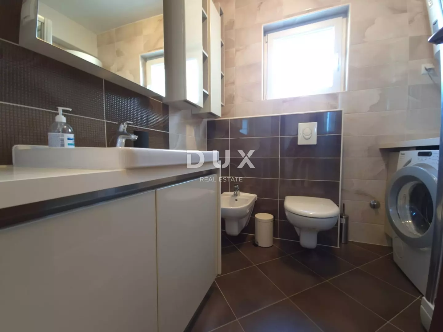 1763985617_1ee89dce-ccb3-430f-92b2-3616bda5b7da-7031de 4-bedroom Apartment In Murter, Croatia (155 M²)
