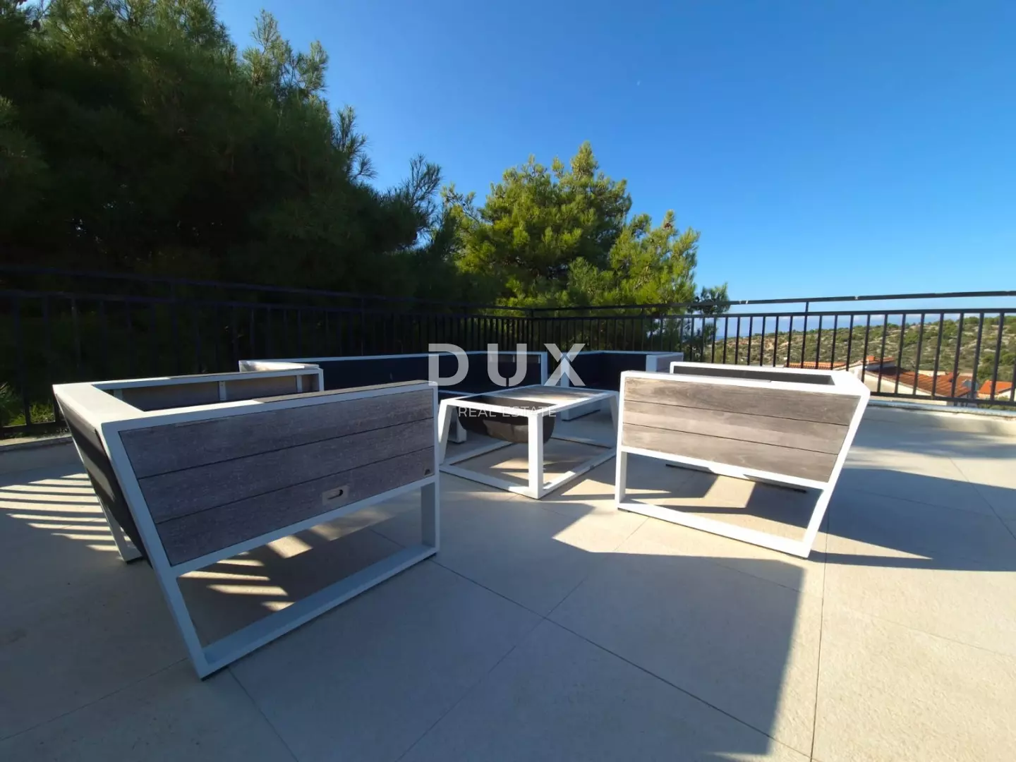 1763985657_abc70b61-83d8-4aa7-b575-7da8e601ca67-c6cb39 4-bedroom Apartment In Murter, Croatia (155 M²)