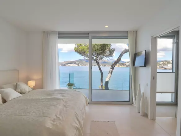 3-bedroom Villa In Calvià, Spain (330 M²)