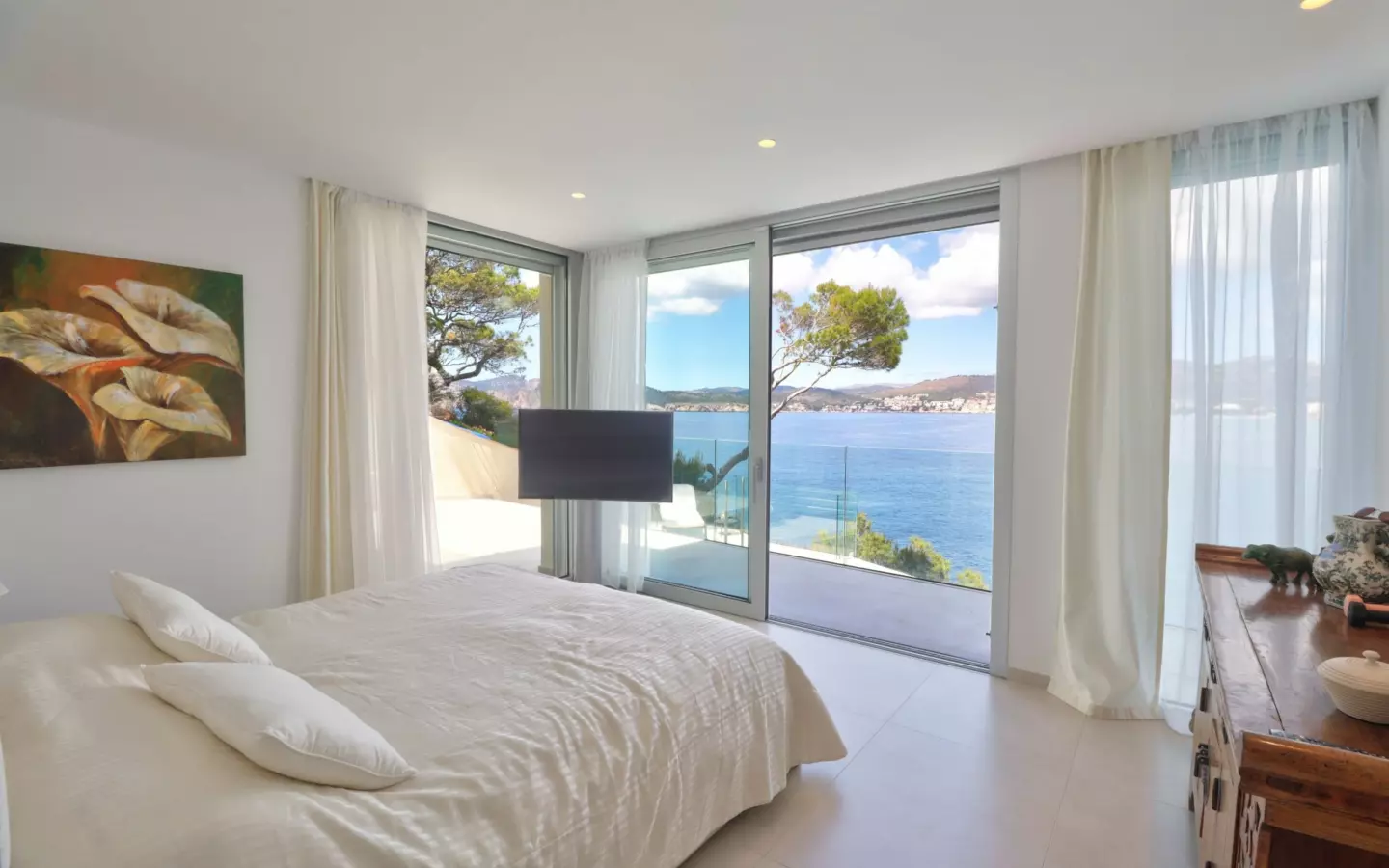 3-bedroom Villa In Calvià, Spain (330 M²)