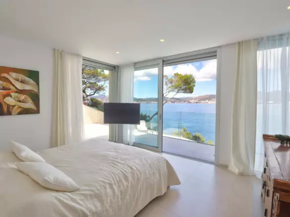 3-bedroom Villa In Calvià, Spain (330 M²)