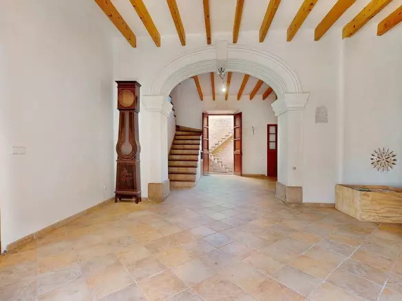 7-bedroom House In Sineu, Spain (441 M²)