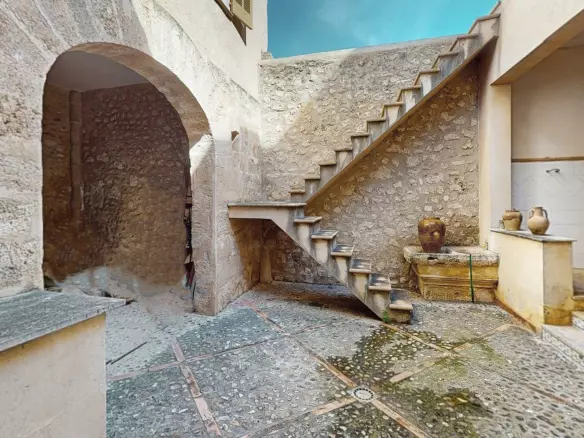 7-bedroom House In Sineu, Spain (441 M²)