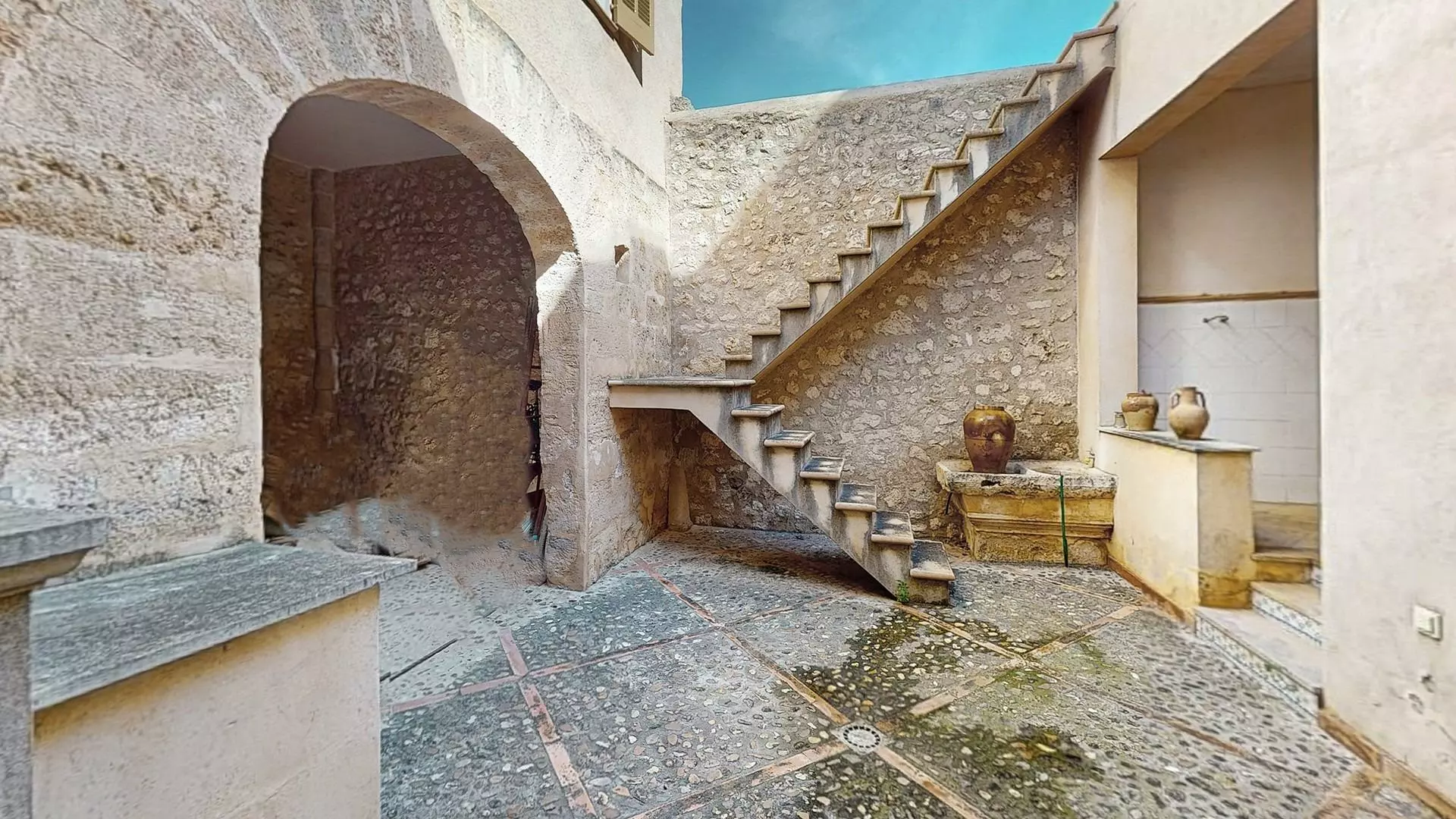 7-bedroom House In Sineu, Spain (441 M²)