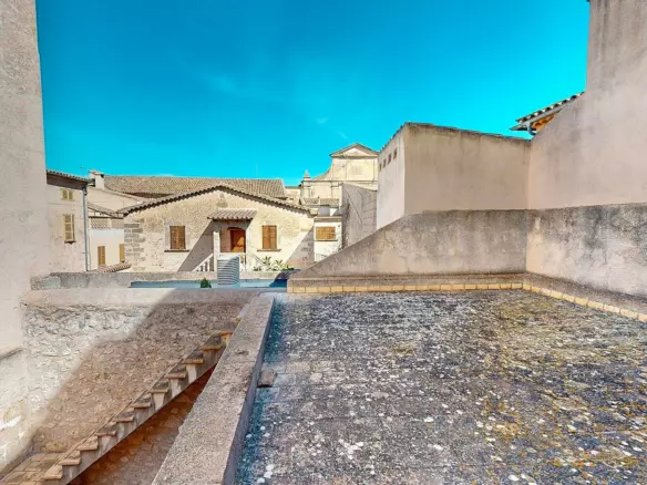 7-bedroom House In Sineu, Spain (441 M²)