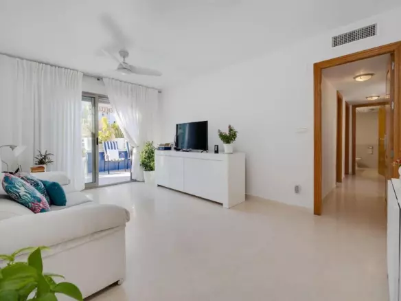 3-bedroom Penthouse In Torrevieja, Spain (90 M²)