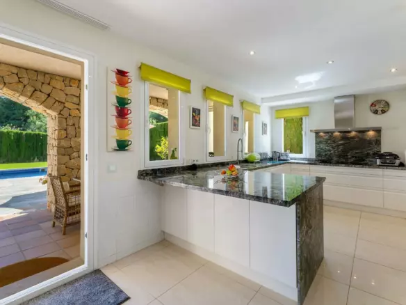 4-bedroom Villa In Calvià, Spain (368 M²)
