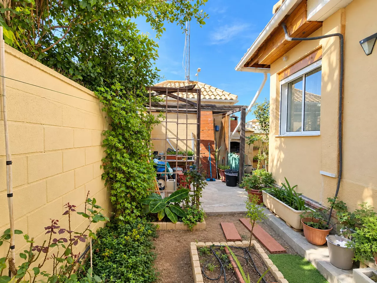 4bed_2bath_townhouse_quesada7_xlarge-484fad 4-bedroom Town House In Ciudad Quesada, Spain (104 M²)