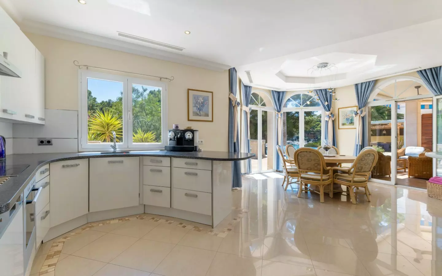6-bedroom Villa In Calvià, Spain (614 M²)