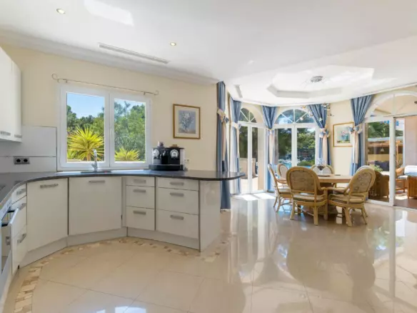 6-bedroom Villa In Calvià, Spain (614 M²)