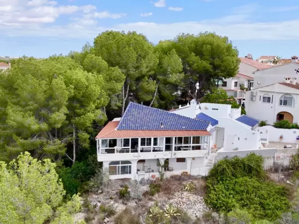 3-bedroom Villa In Orihuela, Spain (217 M²)