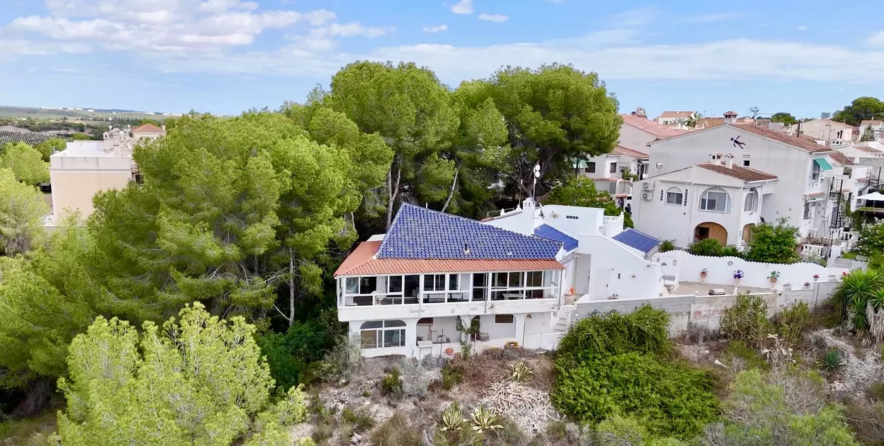 3-bedroom Villa In Orihuela, Spain (217 M²)