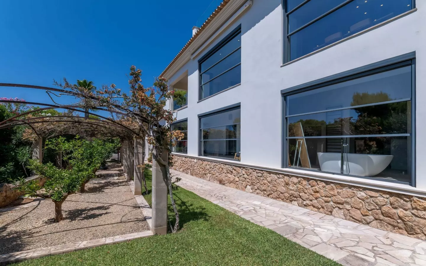 4-bedroom Villa In Calvià, Spain (526 M²)