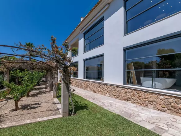 4-bedroom Villa In Calvià, Spain (526 M²)