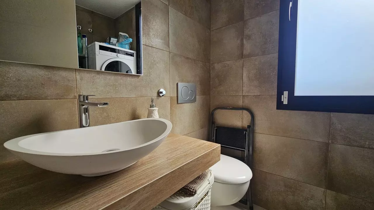 6-bedroom Villa In Villamartin, Spain (208 M²)
