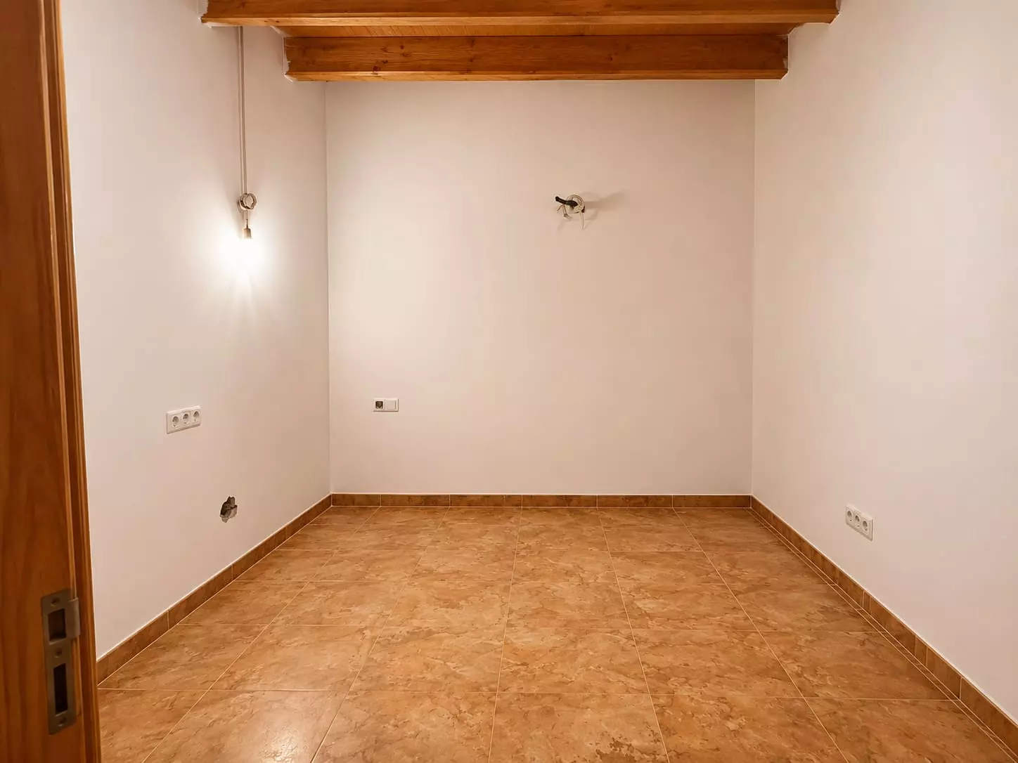 For-sale-in-Sa-Cananeta-Townhouse-to-Refrom-02-69ad46 2-bedroom Village House In Marratxí, Spain (202 M²)