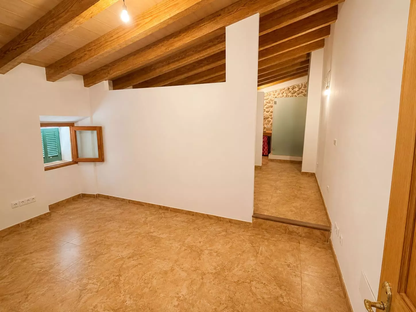 For-sale-in-Sa-Cananeta-Townhouse-to-Refrom-05-72598f 2-bedroom Village House In Marratxí, Spain (202 M²)
